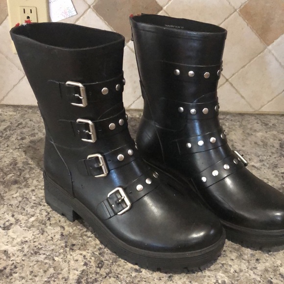 Steve Madden Rubber Boats - Picture 4 of 7